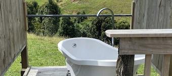 Secluded Romantic Retreat – Stunning Views & Outdoor Bath