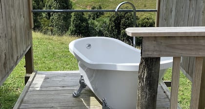Secluded Romantic Retreat – Stunning Views & Outdoor Bath