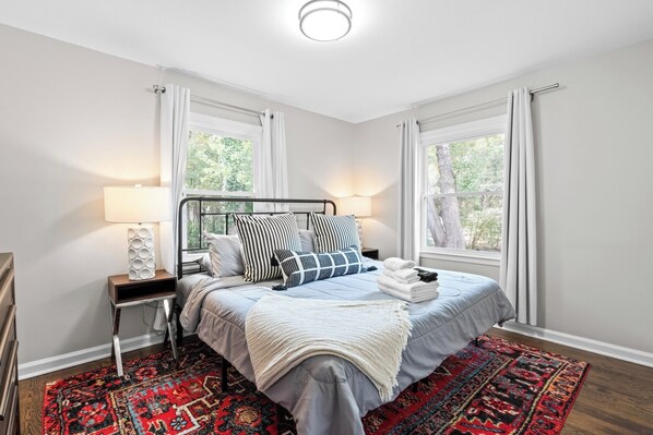 3 bedrooms, iron/ironing board, WiFi, bed sheets