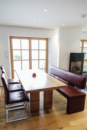 Dining - Exclusive vacation apartment in Chiemgau (Obing)