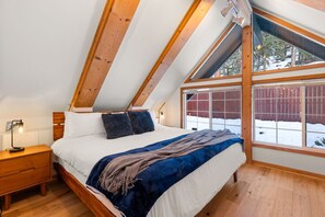 4 habitaciones, escritorio y tabla de planchar con plancha 