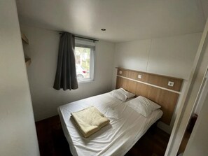 3 bedrooms, WiFi - Camping 2 étoiles - Piscine  - ccb0fdi (Villeneuve-lès-Maguelone)