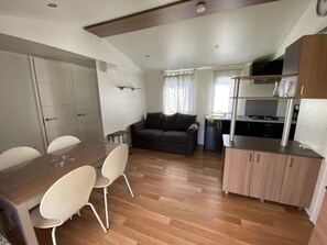 Fernseher, Tischtennisplatte