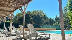 Unclassified image, 2 of 24, button