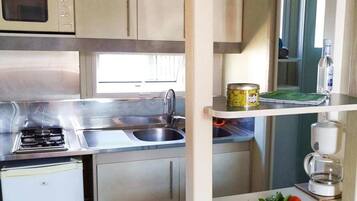 Fridge, microwave, stovetop