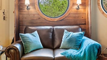 Televisión y chimenea