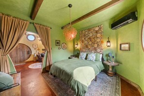 1 bedroom, WiFi, bed sheets - Hobbit House-HotTub-BBQ-Stars-Fredericksburg-Wild (Fredericksburg)