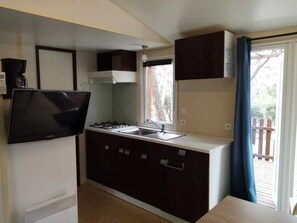 Kühlschrank, Mikrowelle, Herdplatte