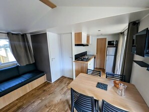 Unclassified image, 4 of 19, button