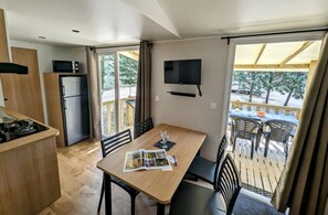 Unclassified image, 5 of 19, button