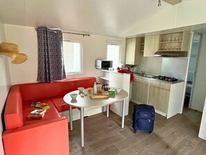 Fridge, microwave, stovetop