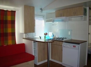 Kühlschrank, Mikrowelle, Herdplatte