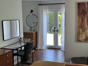 3 bedrooms, desk, iron/ironing board, WiFi