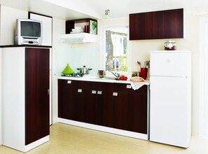 Kühlschrank, Mikrowelle, Herdplatte