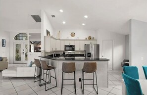 冰箱、微波炉、烤箱、炉灶