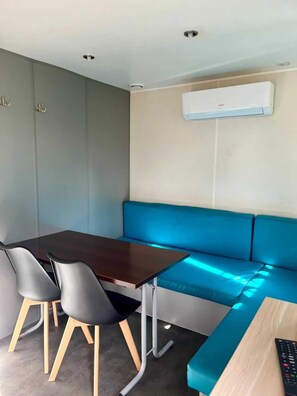Interior - ZEcamping 2 étoiles animaux acceptés locatif TV clim 20m2 2 pers (Angicourt)