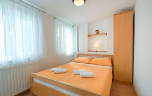 1 soverom, strykejern/-brett, wi-fi (inkludert) og sengetøy