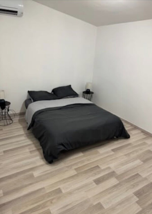 2 soverom, reiseseng for barn, wi-fi (inkludert) og sengetøy