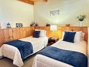 3 bedrooms, iron/ironing board, WiFi, bed sheets