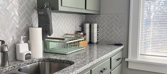 Second-floor charming 2-bedroom apartment in High Point