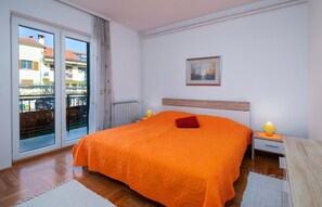 2 bedrooms, free WiFi, bed sheets - 2 bedroom gorgeous apartment in Porec (Porec)
