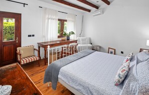 1 bedroom, travel crib, free WiFi, bed sheets
