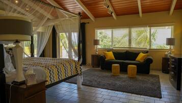 7 Schlafzimmer, Schreibtisch, Bügeleisen/Bügelbrett, Reisekinderbett