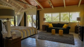 7 Schlafzimmer, Schreibtisch, Bügeleisen/Bügelbrett, Reisekinderbett