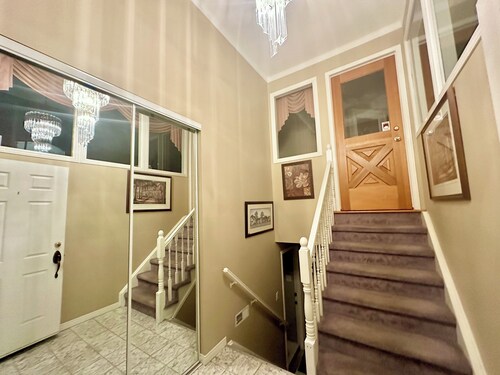 Entire Spacious Tranquil Unit w/FREE Parking