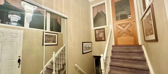 Entire Spacious Tranquil Unit w/FREE Parking