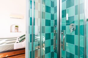 Shower, hair dryer, towels - Estate4home - Casa Satriano (Positano)