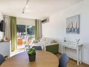 Living room - Global Salines Xvii - By Global Rental Holidays 18783 (Torroella de Montgrí)