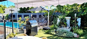 Outdoor dining - Charming Broome Bijou Home with Private Pool (Djugun)