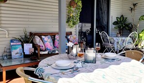 Outdoor dining - Charming Broome Bijou Home with Private Pool (Djugun)