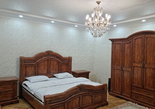 2 habitaciones, tabla de planchar con plancha, wifi y ropa de cama 