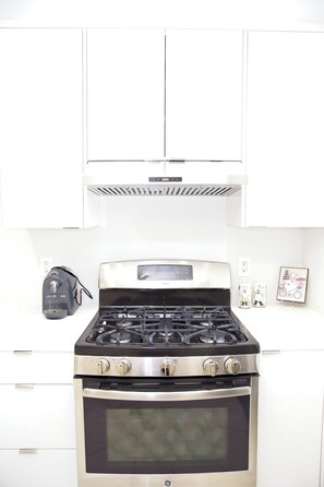 Private kitchen - Cozy studio in charming Cathedral City with AC, WiFi,Friendly, nice and clean (Cathedral City)