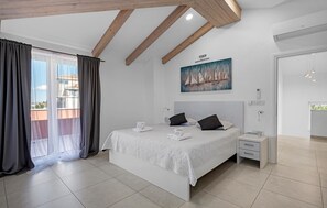 6 bedrooms, iron/ironing board, travel crib, free WiFi