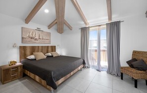 6 bedrooms, iron/ironing board, travel cot, free WiFi