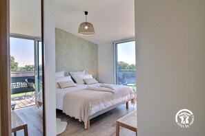 3 quartos, ferros/tábuas de passar roupa, berço de viagem