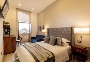 Suite Confort, balcón, vistas al parque | Baño | Ducha, secador de pelo, toallas y jabón