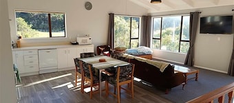 Seaside Escape in Hakahaka Bay – Relax & Unwind