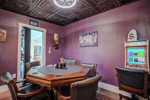 Dining - New!  Hidden- Speakeasy-penny floor. 3bd 3bath Boat dock & Walk 2 town FABULOUS (Matlacha)