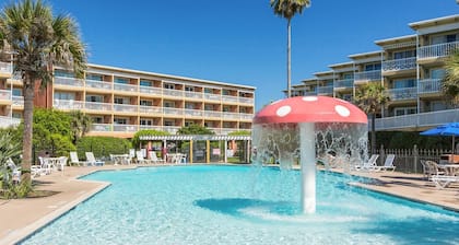 Welcome to the "Emerald Pearl", charming condo located steps away from the beach