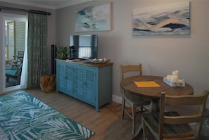 Interior - Welcome to the "Emerald Pearl", charming condo located steps away from the beach (Galveston)