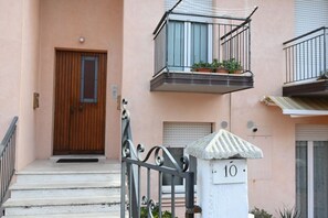 Exterior detail - S347 – Sirolo, delightful two-room apartment with balcony (Sirolo)