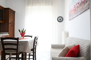 Dining - S347 – Sirolo, delightful two-room apartment with balcony (Sirolo)