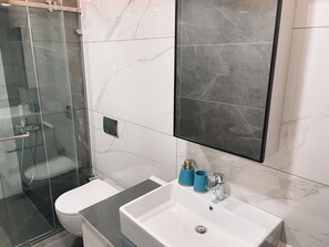 Dusche, Handtücher, Seife, Toilettenpapier