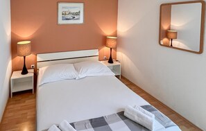 1 bedroom, travel cot, free WiFi, bed sheets