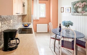 Fridge, oven, dishwasher, coffee/tea maker