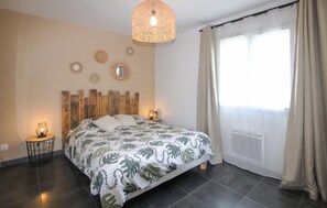 3 bedrooms, iron/ironing board, free WiFi, bed sheets